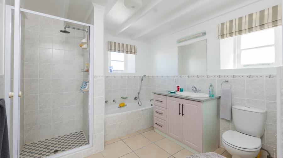 5 Bedroom Property for Sale in Struisbaai Western Cape